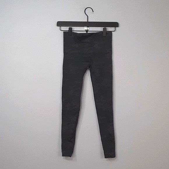 Spanx Black Camo Seamless Shaping Leggings - Picture 2 of 9